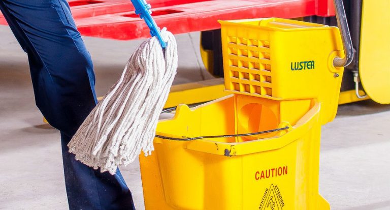How To Set Up A Mop Bucket?