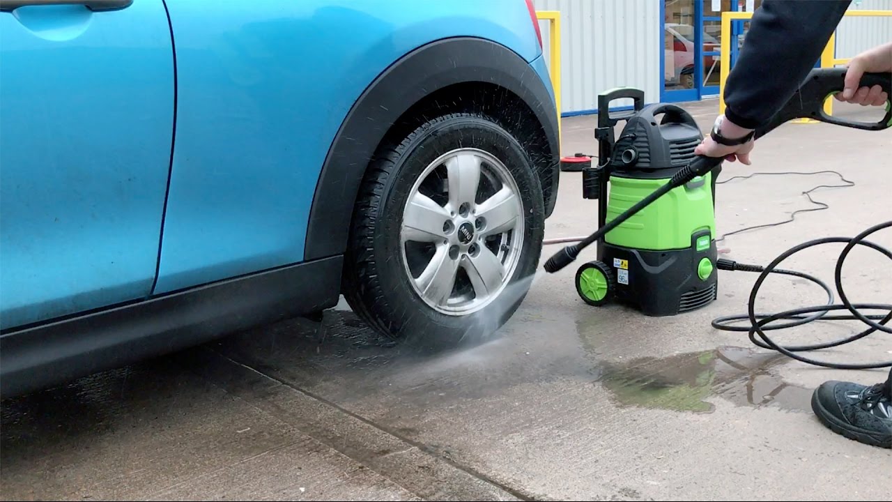 How to Use Vacuum Cleaner for Car Wash? Best safe household cleaners