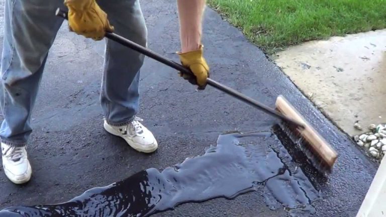 How to Apply Driveway Sealer With a Squeegee?